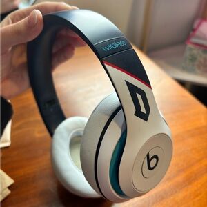 Beats by Dre Studio 3 : Customized Duquesne University beats